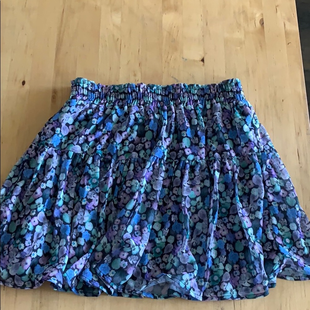 H&M floral skirt. Size 8. NWT.